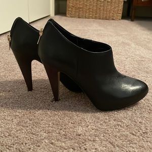 Black leather Banana Republic booties, 5.5
